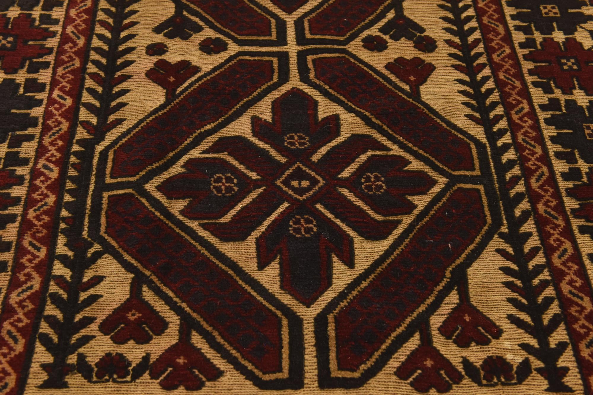 4' 5 x 6' 4 Hand Knotted Sumak Wool Rug