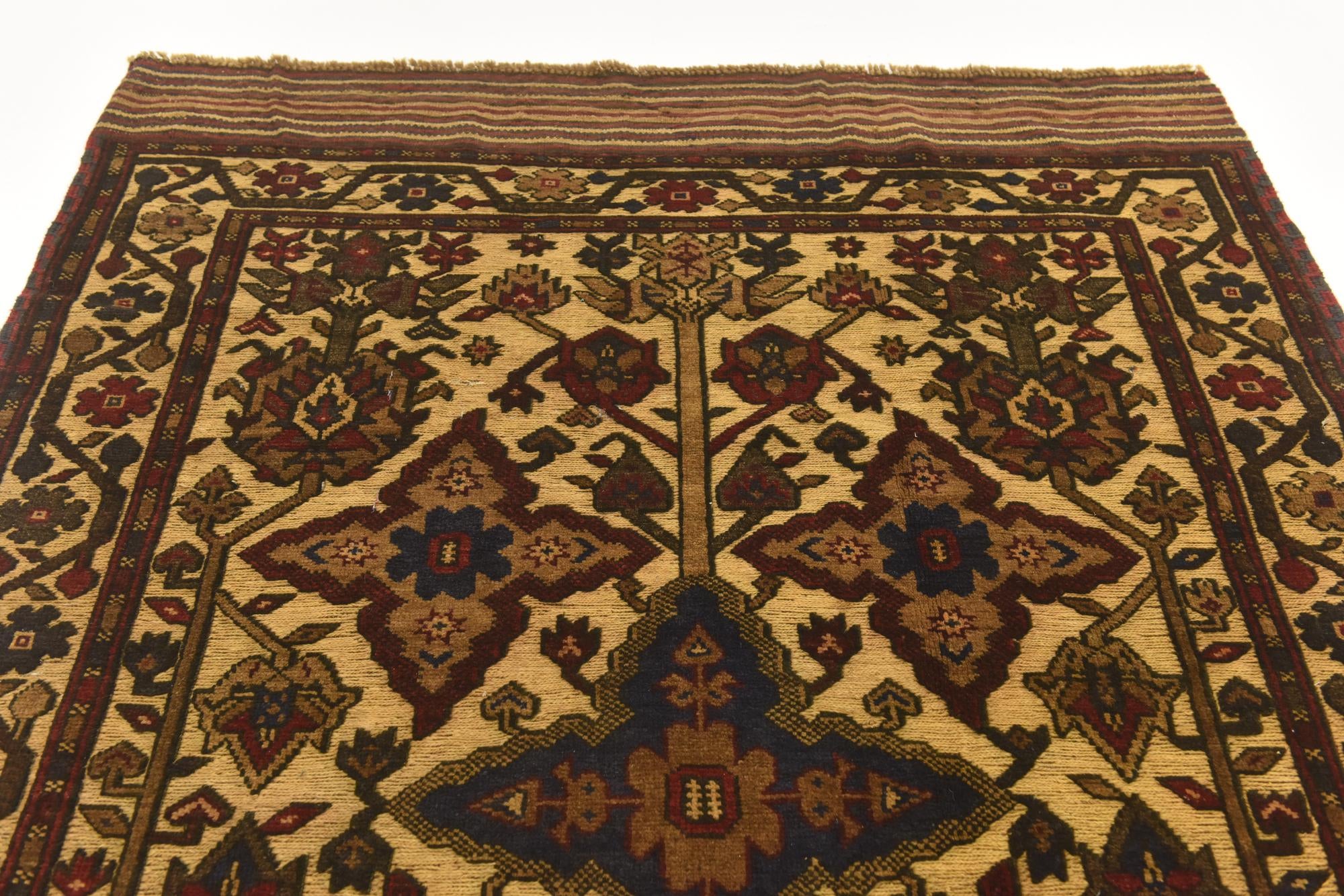 4' 3 x 6' 1 Hand Knotted Sumak Wool Rug