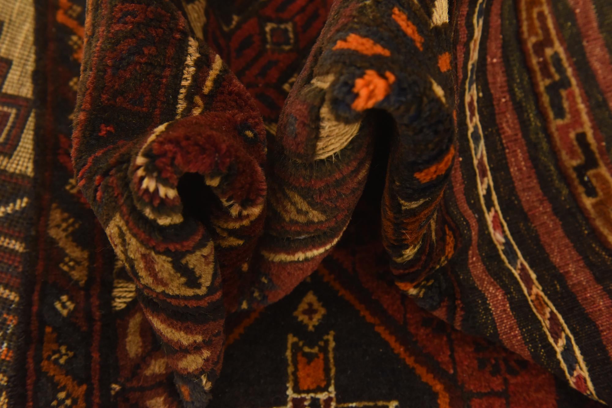 4' 1 x 6' 9 Hand Knotted Sumak Wool Rug