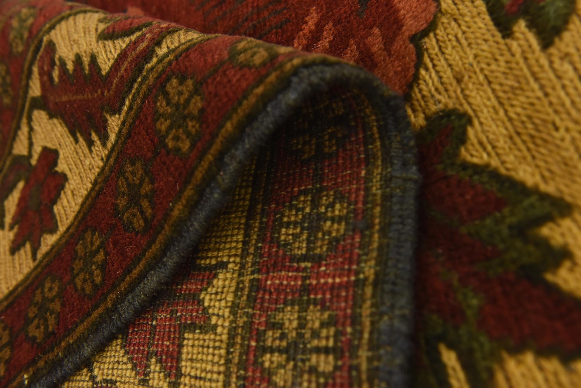 4' 1 x 6' Hand Knotted Sumak Wool Rug