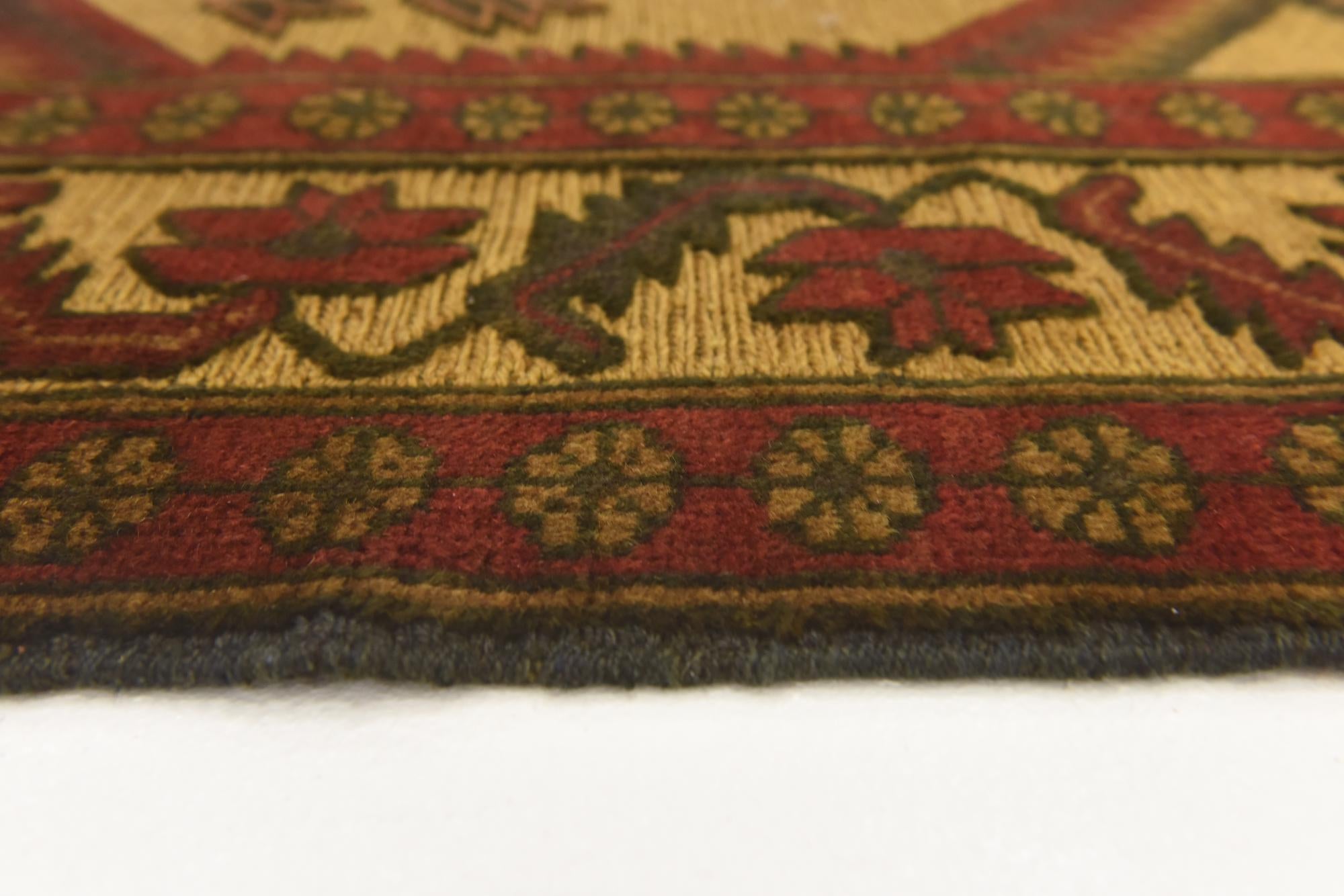 4' 1 x 6' Hand Knotted Sumak Wool Rug
