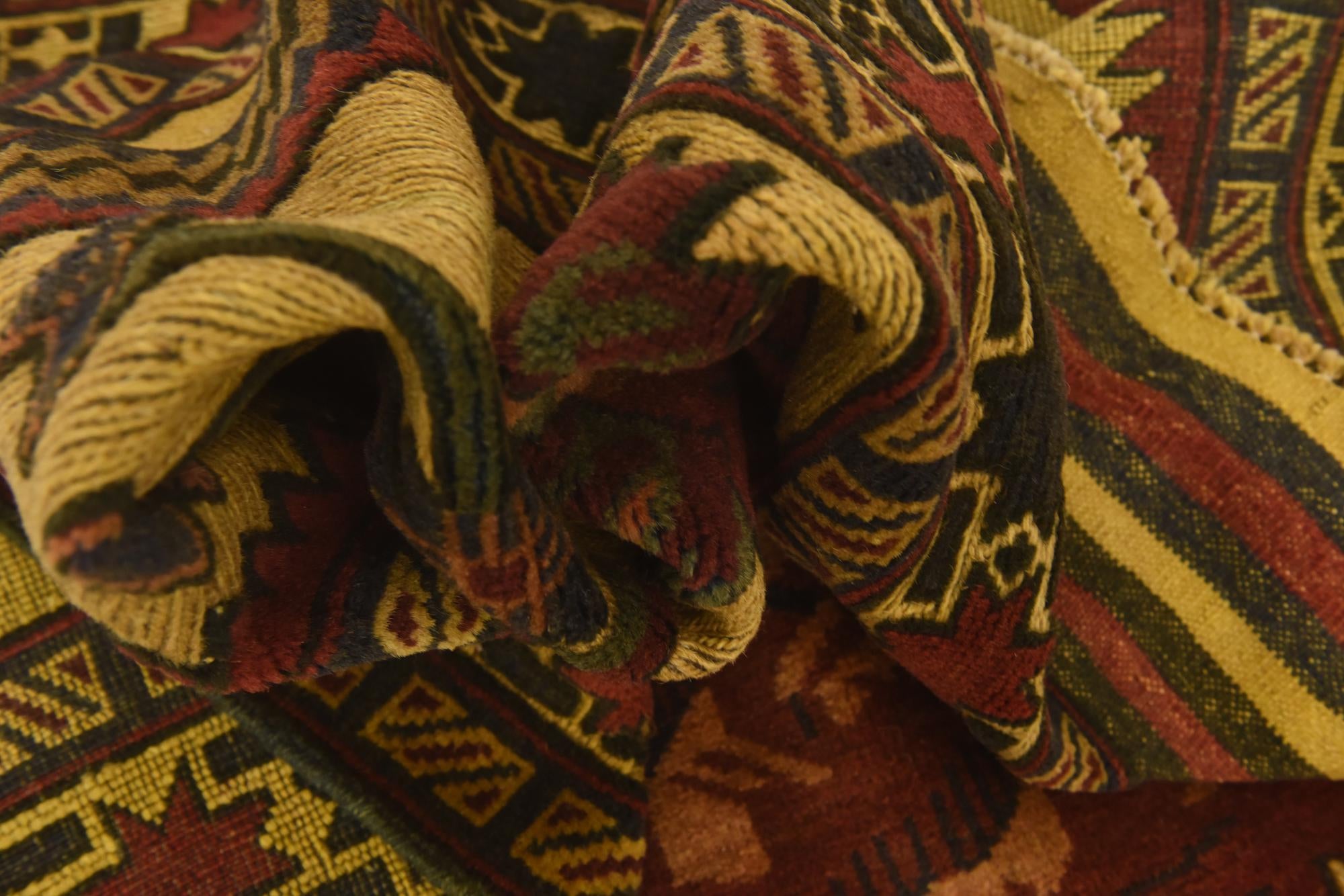 4' 2 x 5' 9 Hand Knotted Sumak Wool Rug