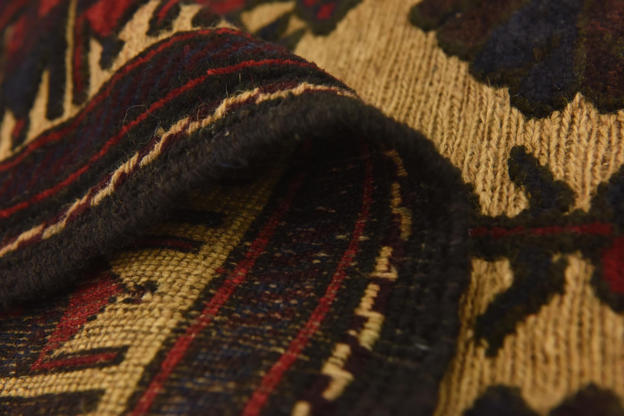 2' 9 x 4' 8 Hand Knotted Sumak Wool Rug