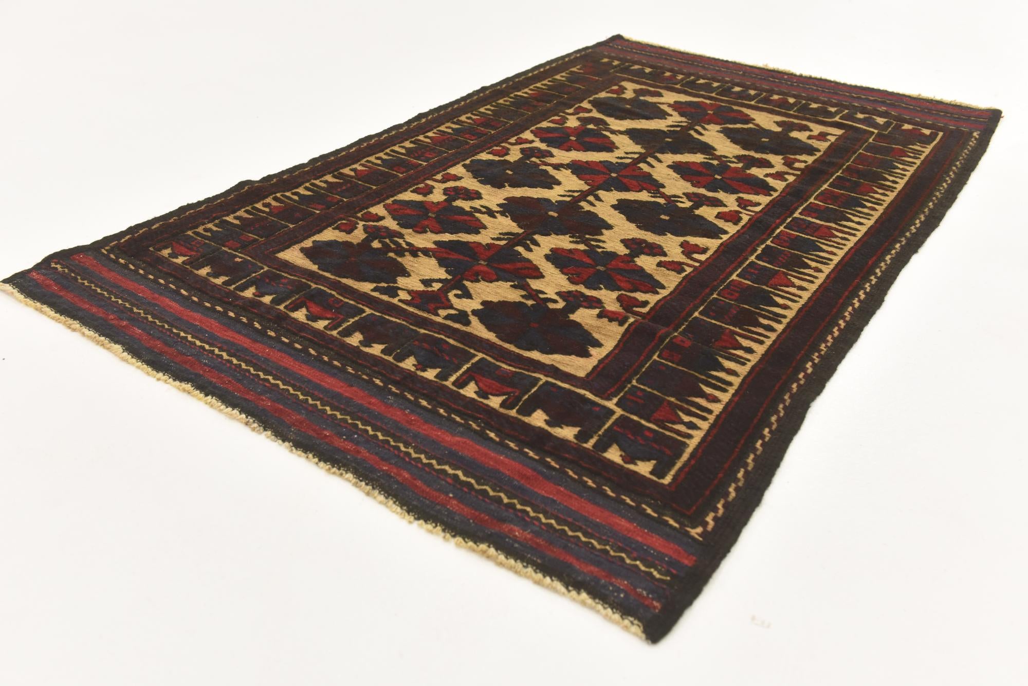 2' 9 x 4' 8 Hand Knotted Sumak Wool Rug
