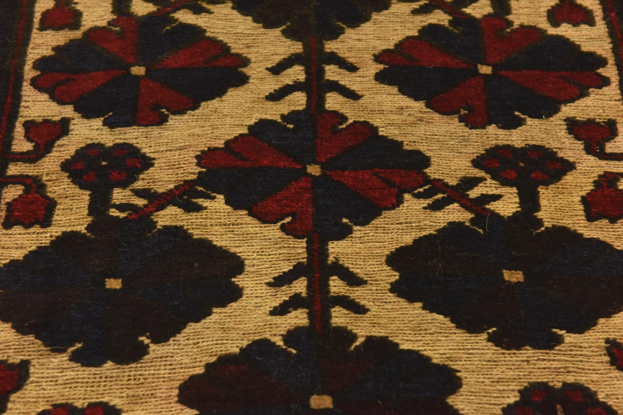 2' 9 x 4' 8 Hand Knotted Sumak Wool Rug
