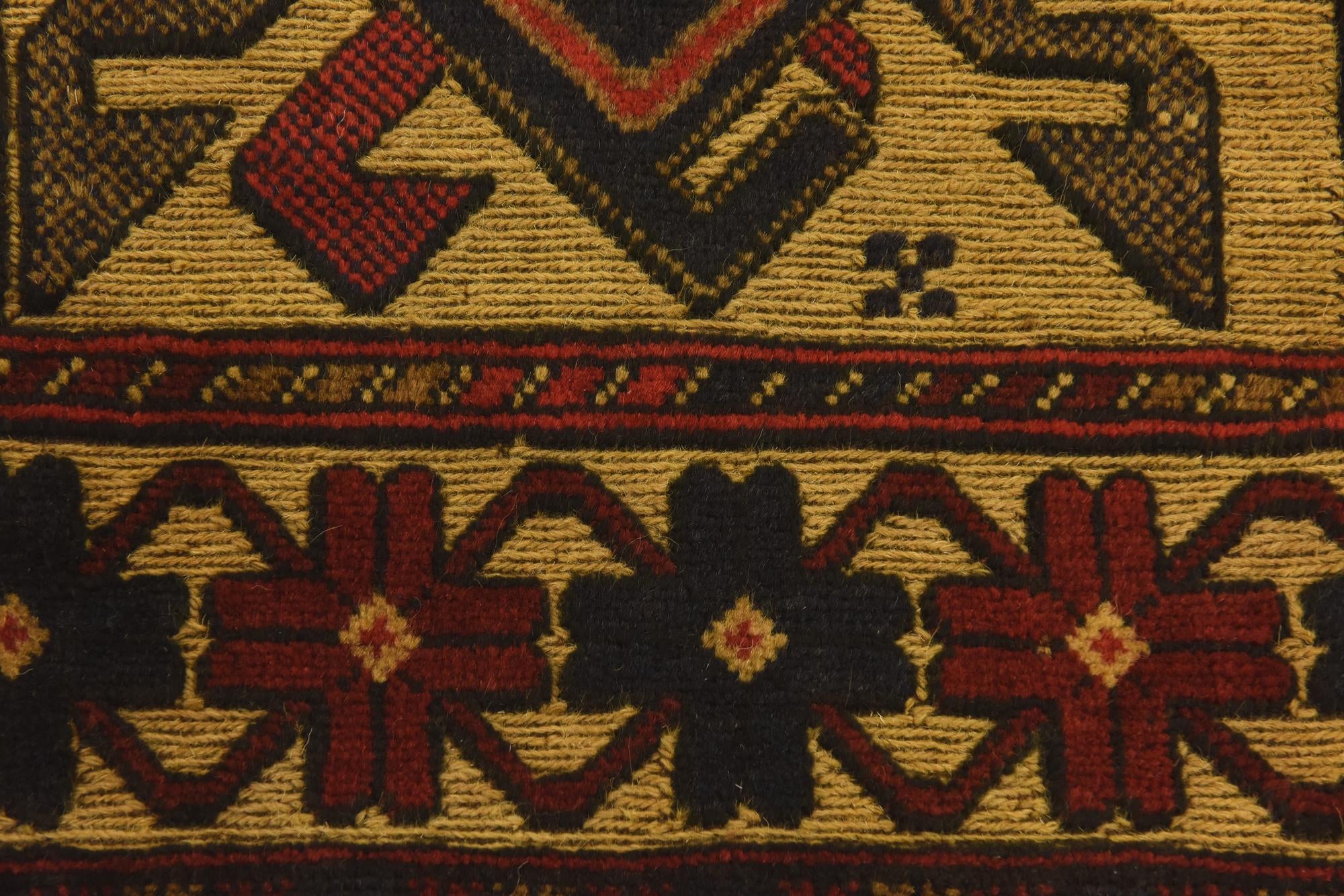 2' 8 x 4' 1 Hand Knotted Sumak Wool Rug