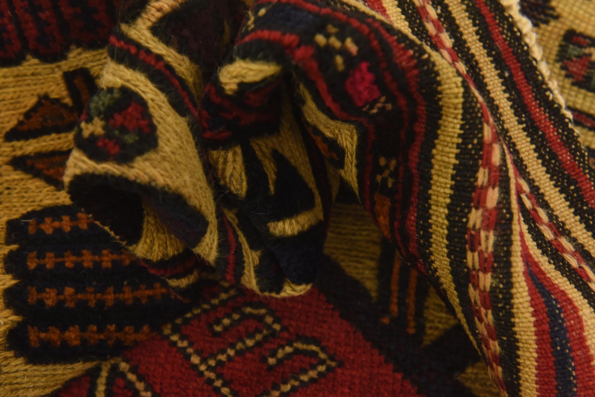 2' 10 x 4' 10 Hand Knotted Sumak Wool Rug