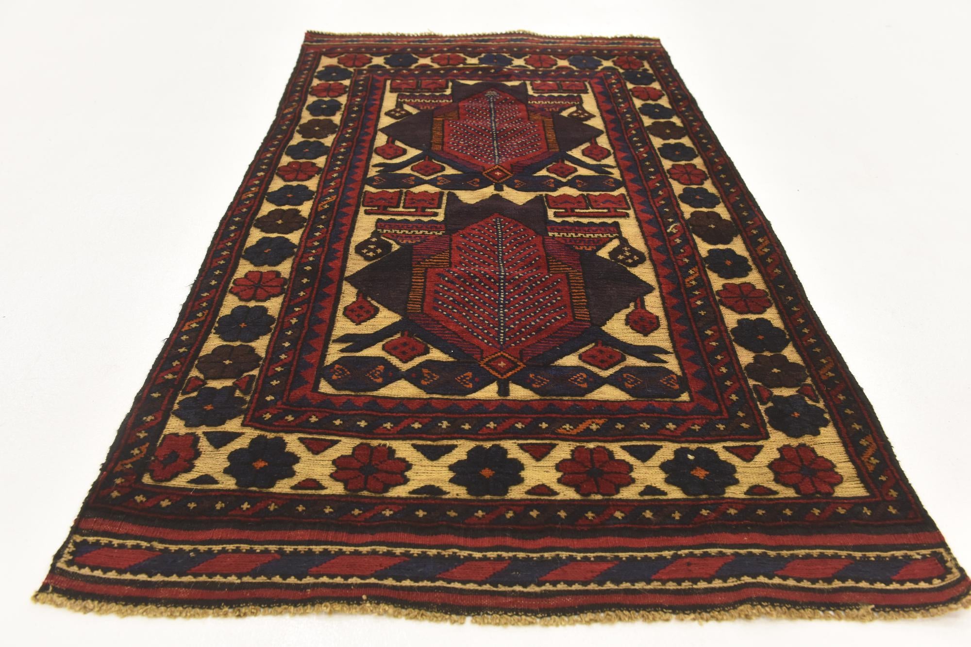 2' 8 x 4' 9 Hand Knotted Sumak Wool Rug
