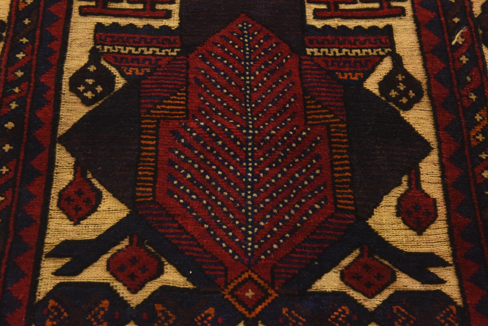 2' 8 x 4' 9 Hand Knotted Sumak Wool Rug