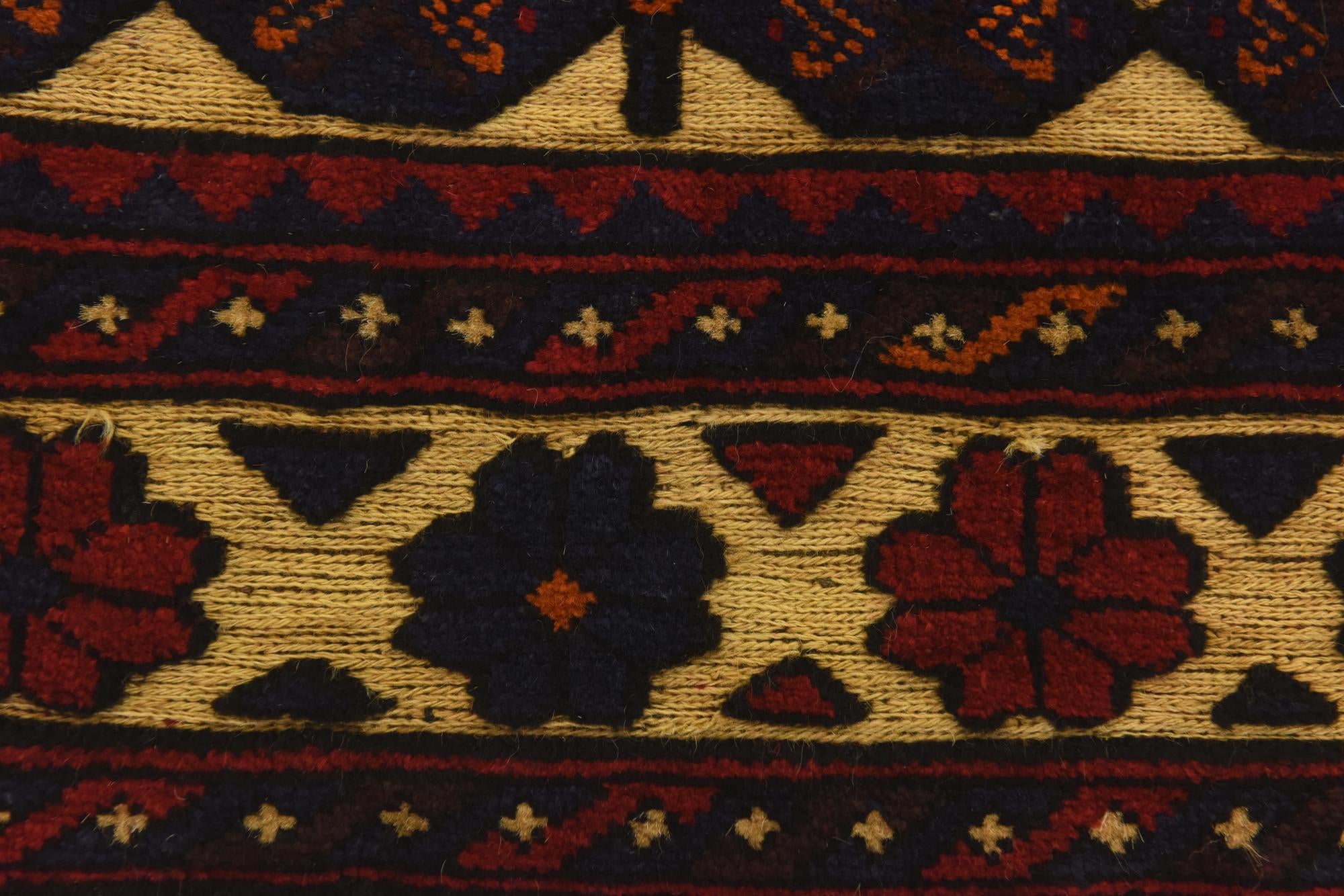 2' 8 x 4' 9 Hand Knotted Sumak Wool Rug