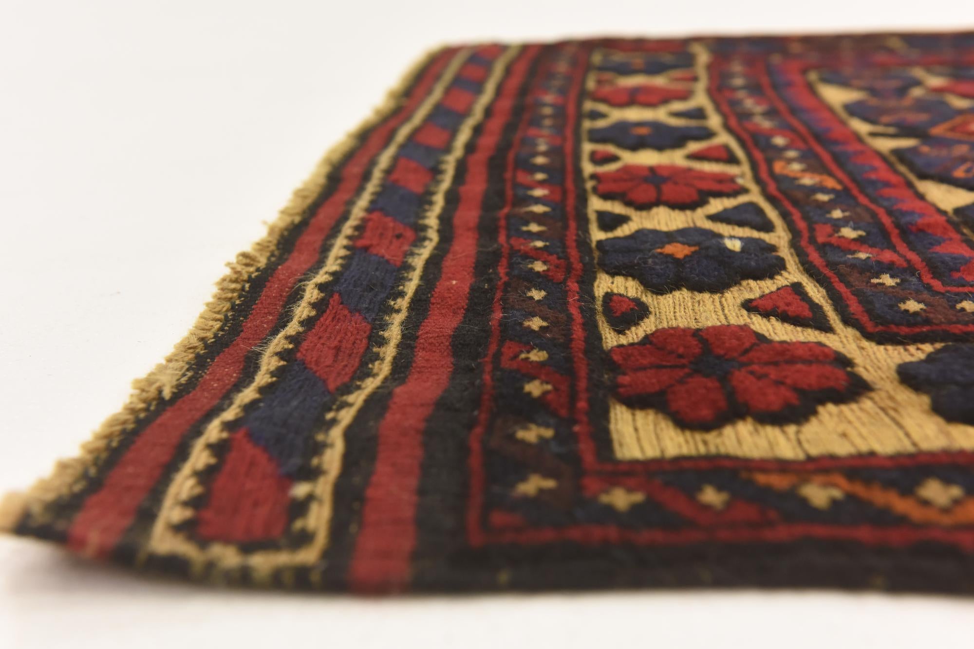 2' 8 x 4' 9 Hand Knotted Sumak Wool Rug