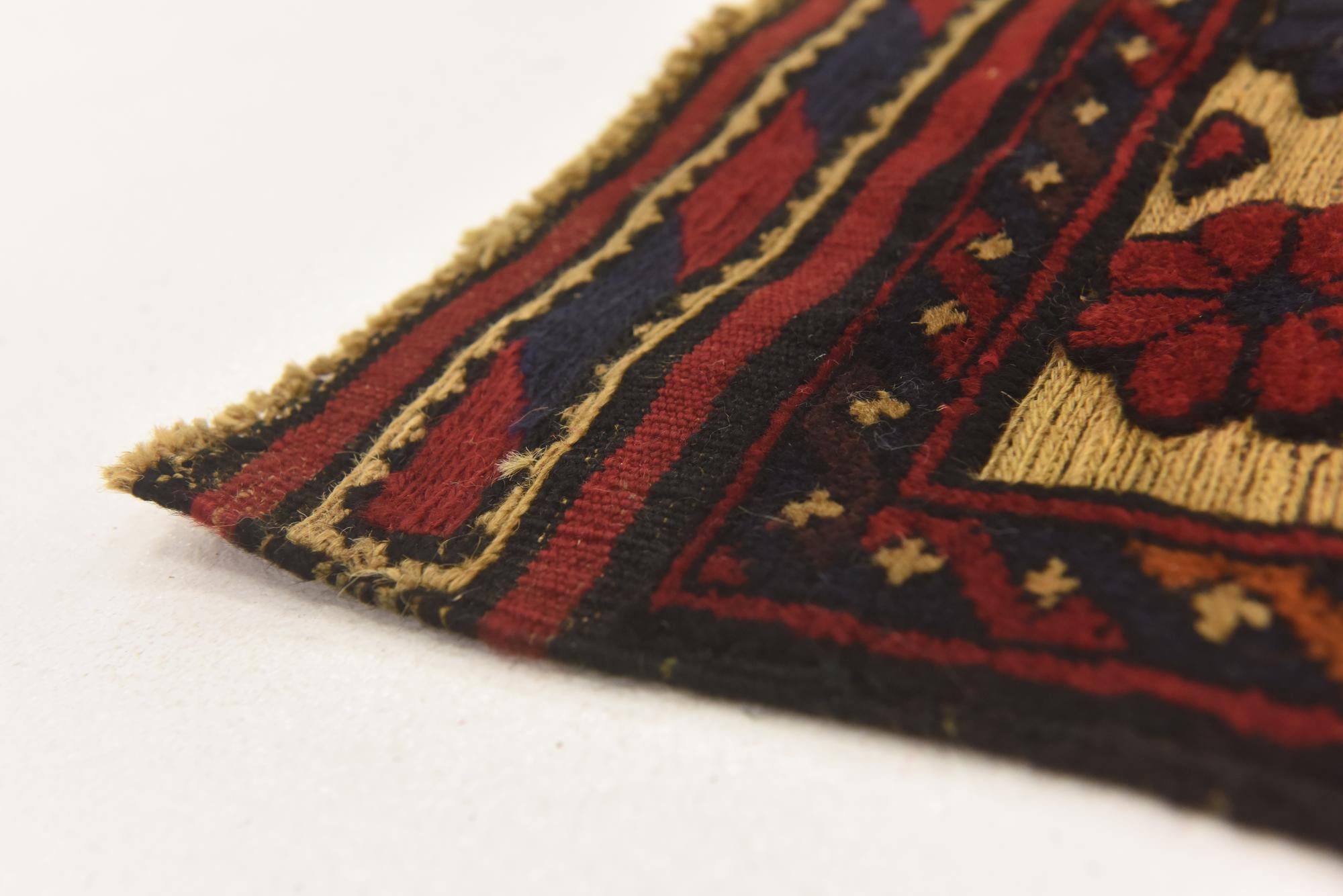 2' 8 x 4' 9 Hand Knotted Sumak Wool Rug