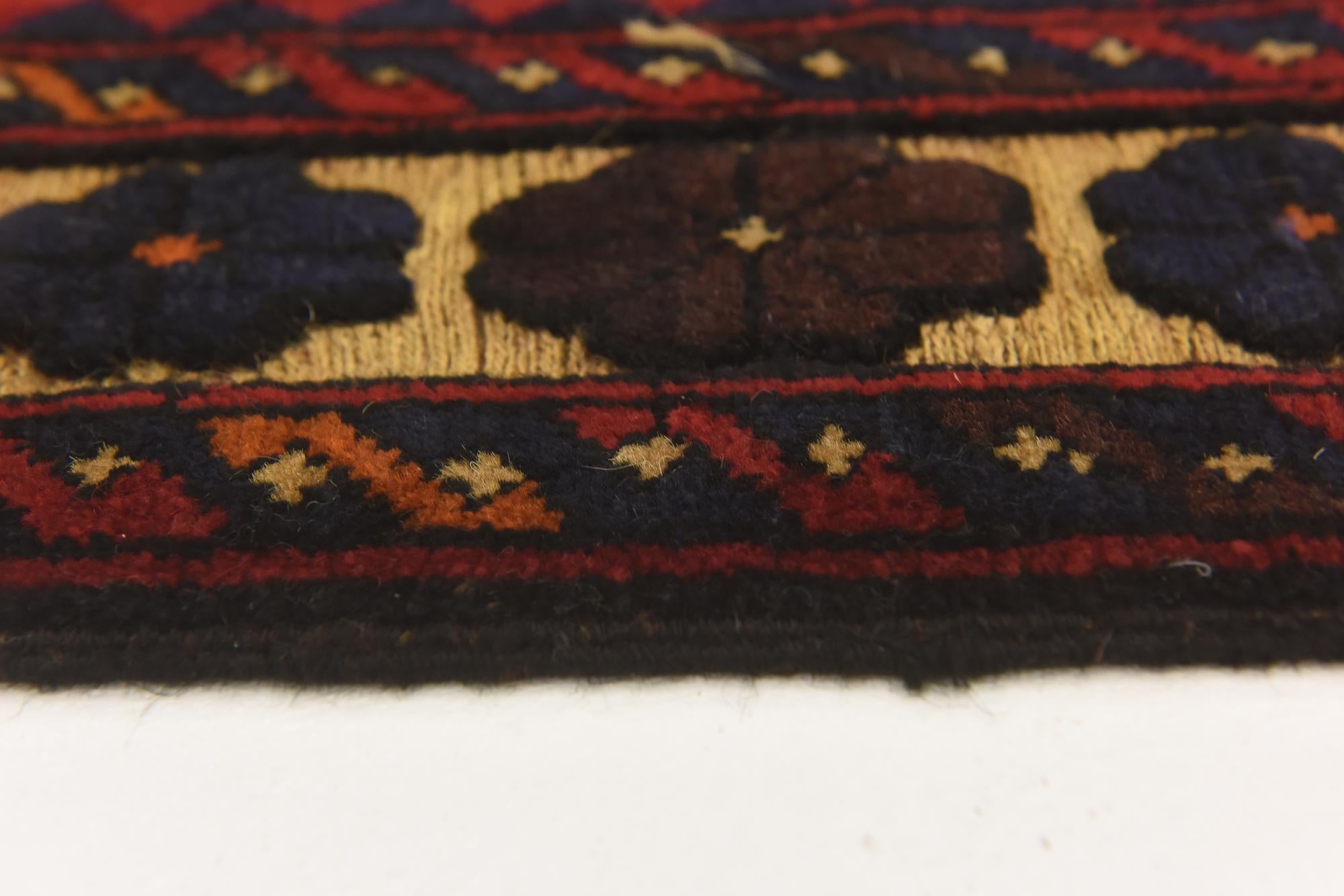 2' 8 x 4' 9 Hand Knotted Sumak Wool Rug