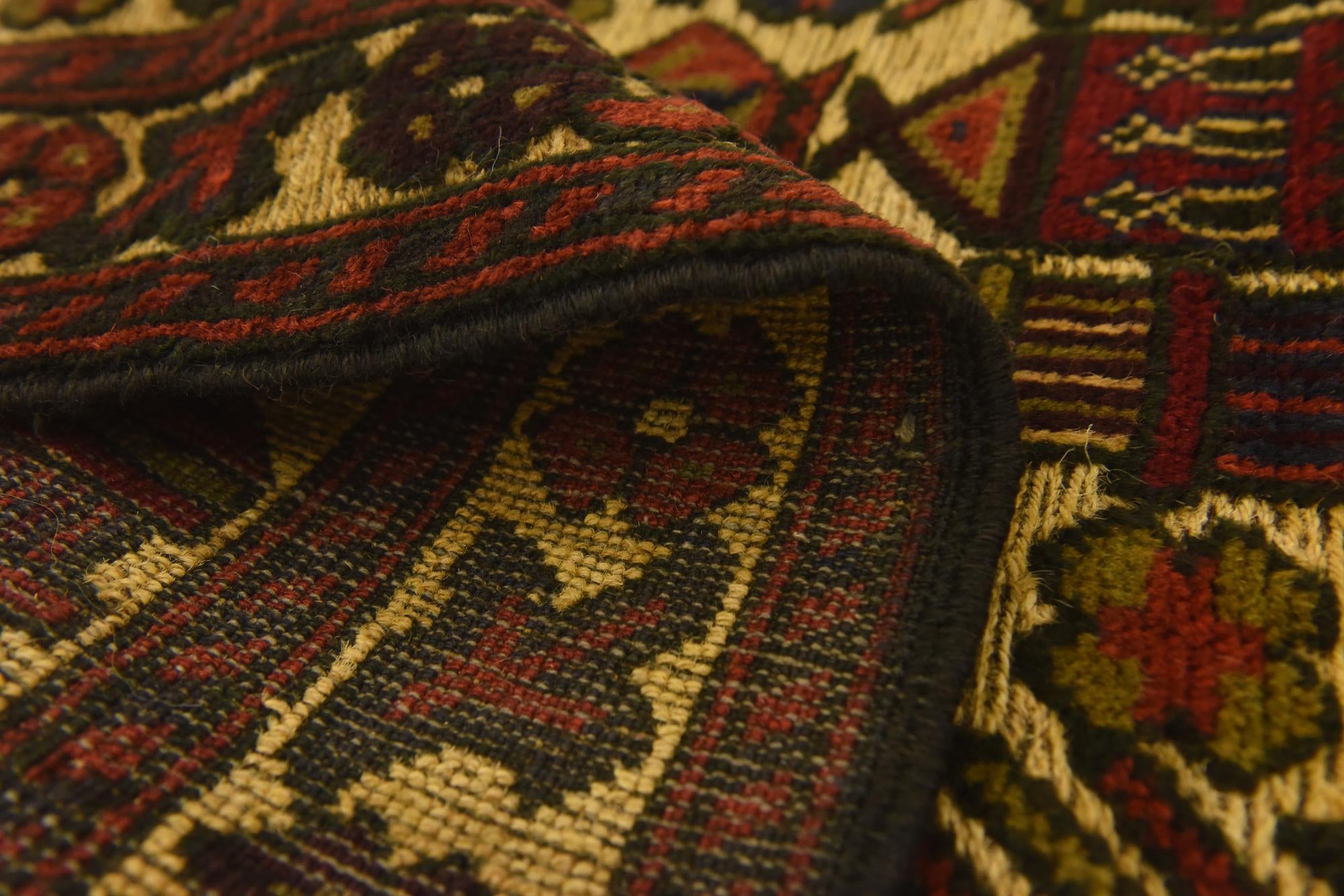 2' 10 x 4' 8 Hand Knotted Sumak Wool Rug