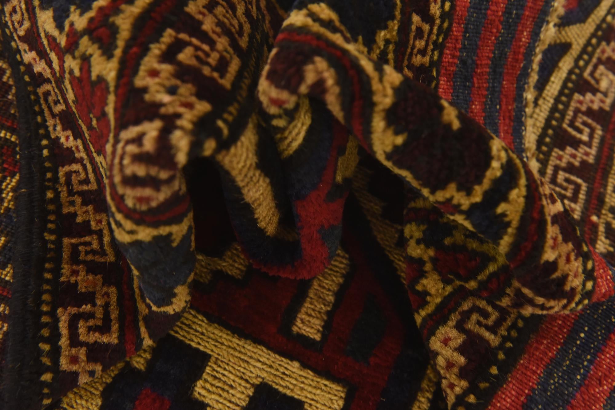 2' 10 x 4' 3 Hand Knotted Sumak Wool Rug