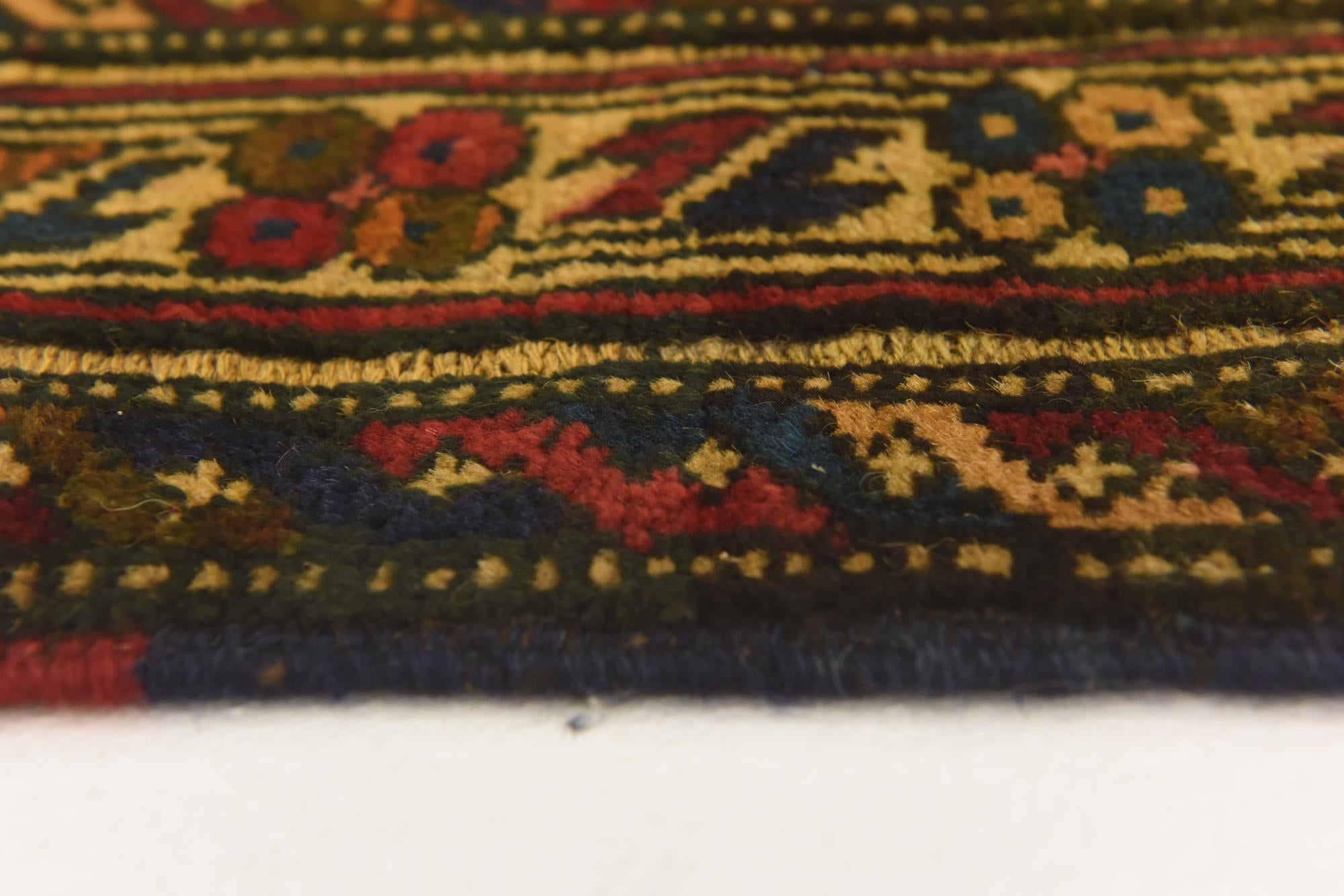 2' 10 x 4' 5 Hand Knotted Sumak Wool Rug