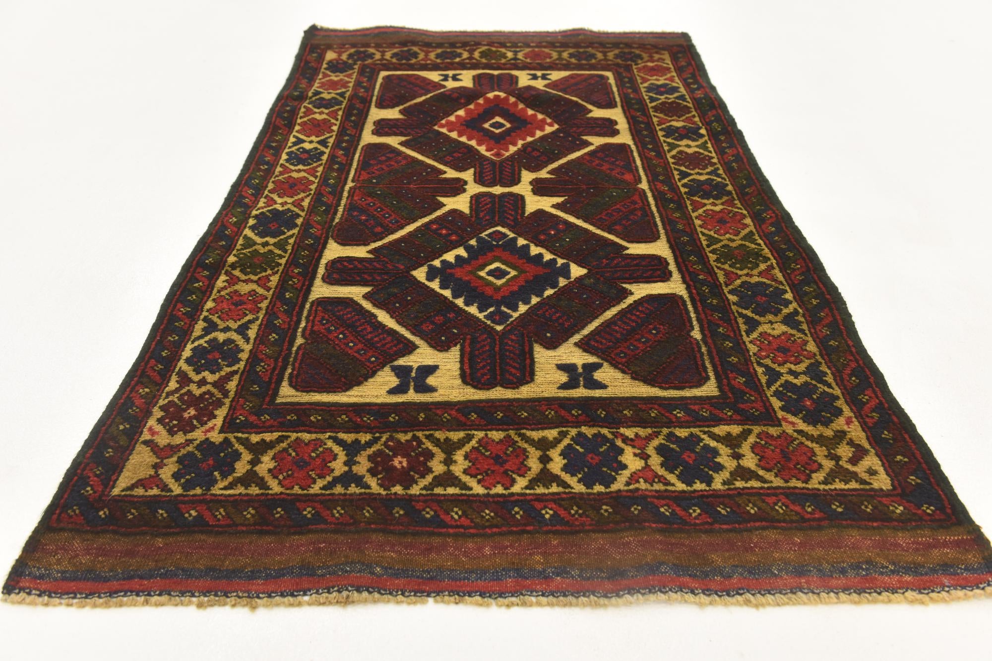 2' 10 x 4' 8 Hand Knotted Sumak Wool Rug