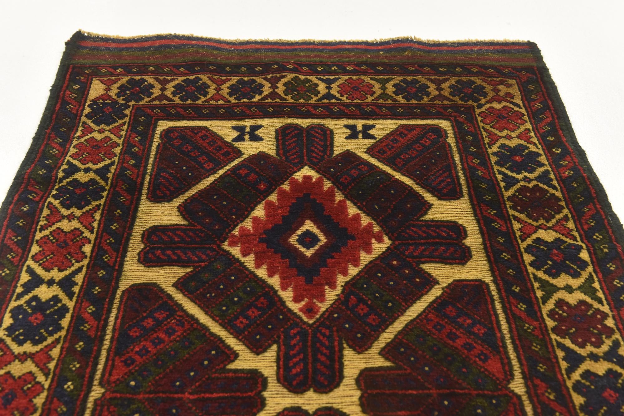 2' 10 x 4' 8 Hand Knotted Sumak Wool Rug