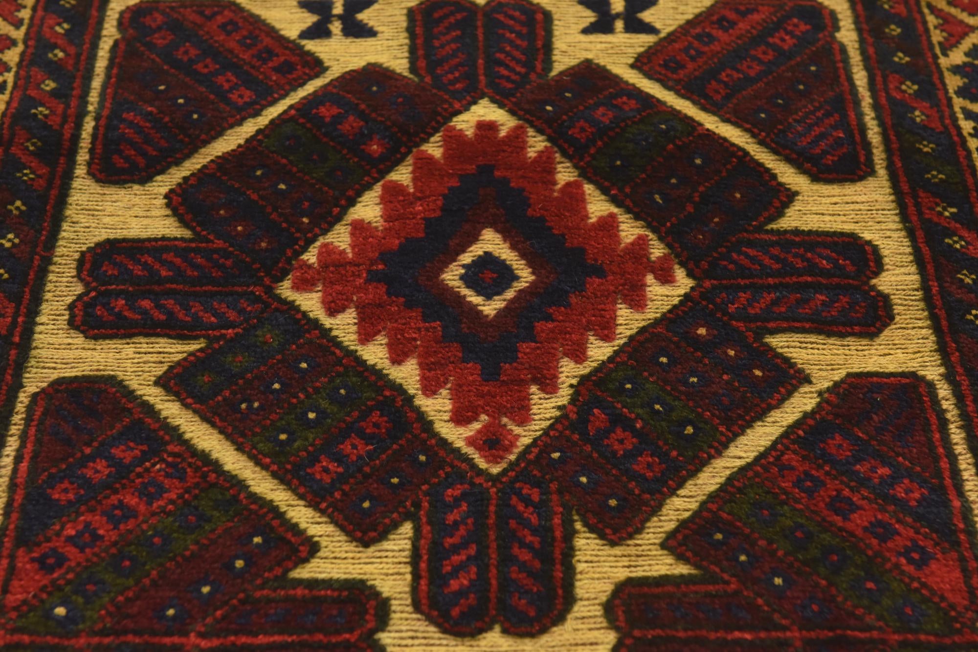 2' 10 x 4' 8 Hand Knotted Sumak Wool Rug