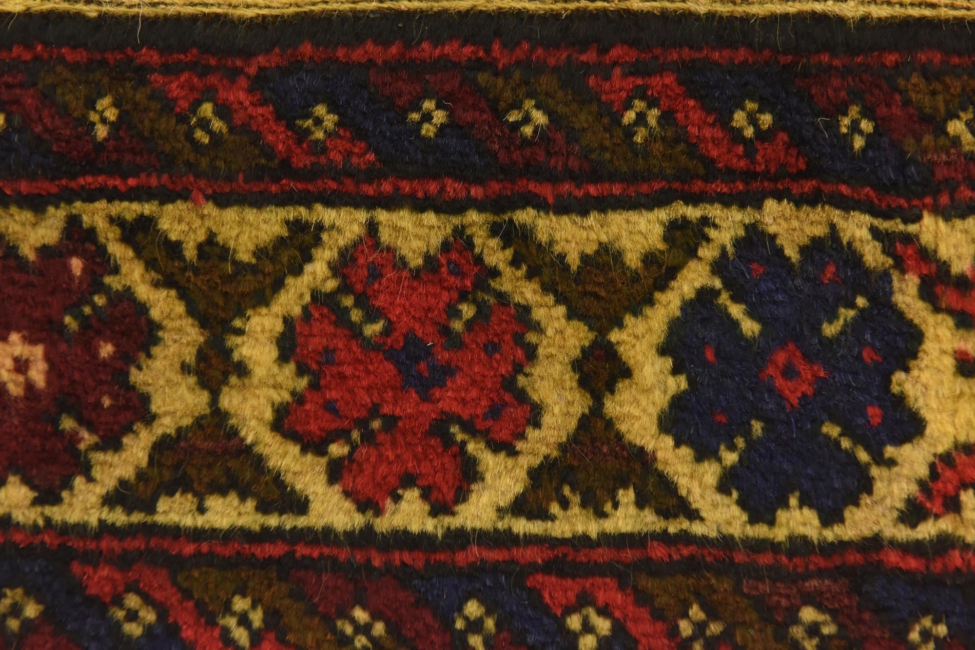 2' 10 x 4' 8 Hand Knotted Sumak Wool Rug