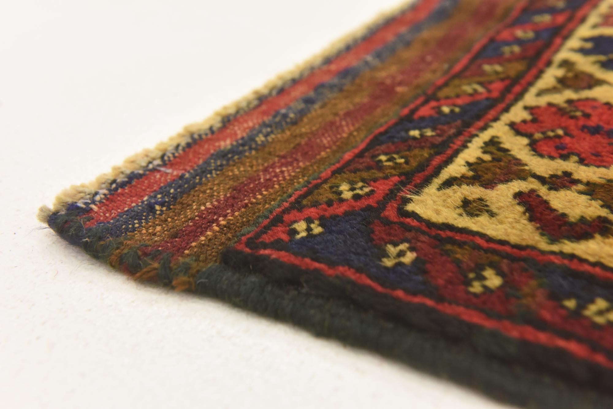 2' 10 x 4' 8 Hand Knotted Sumak Wool Rug