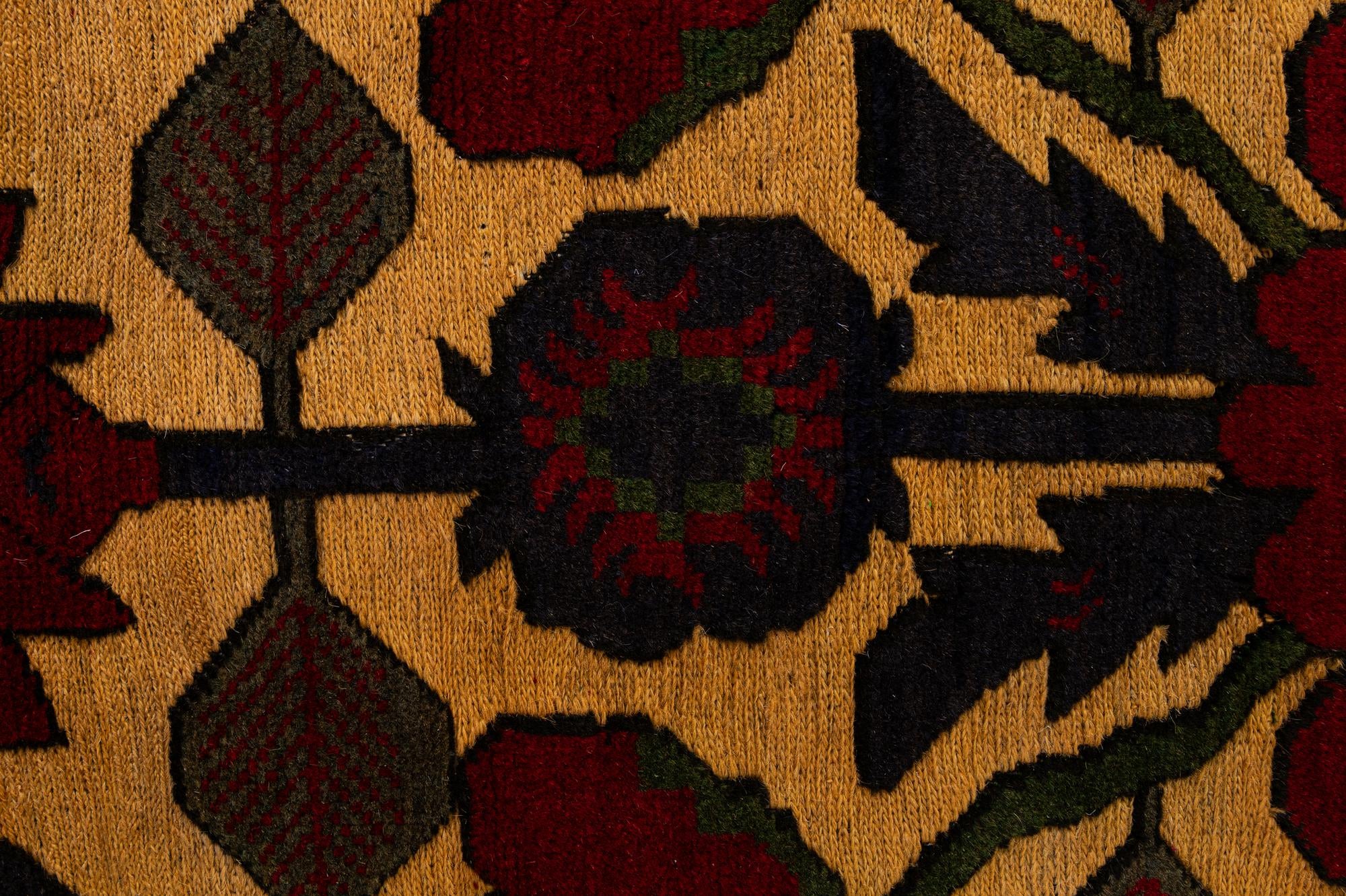 2' 10 x 4' 8 Hand Knotted Sumak Wool Rug