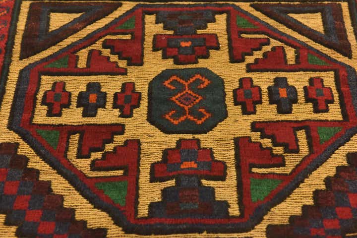 2' 10 x 4' 7 Hand Knotted Sumak Wool Rug