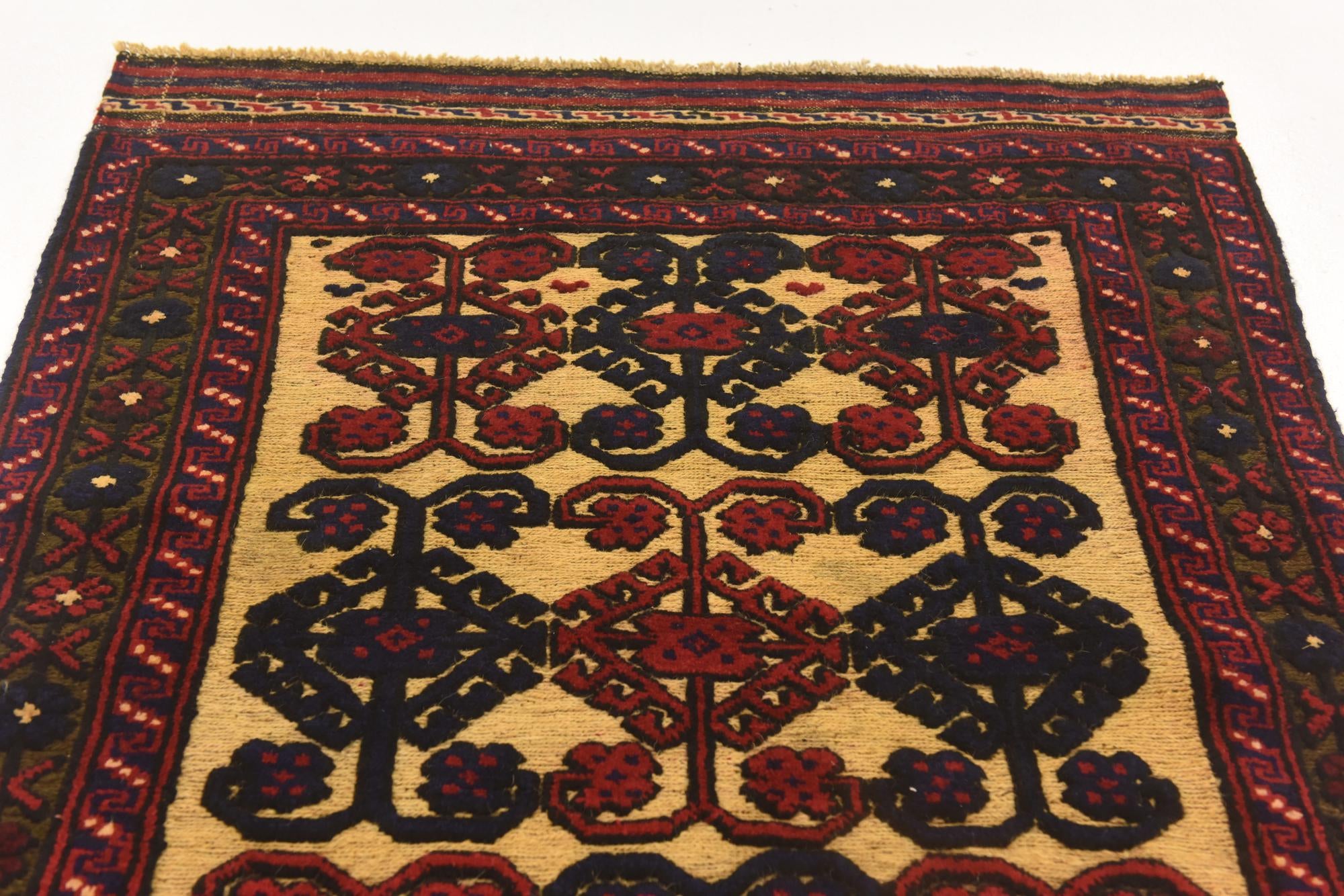 2' 11 x 4' 8 Hand Knotted Sumak Wool Rug