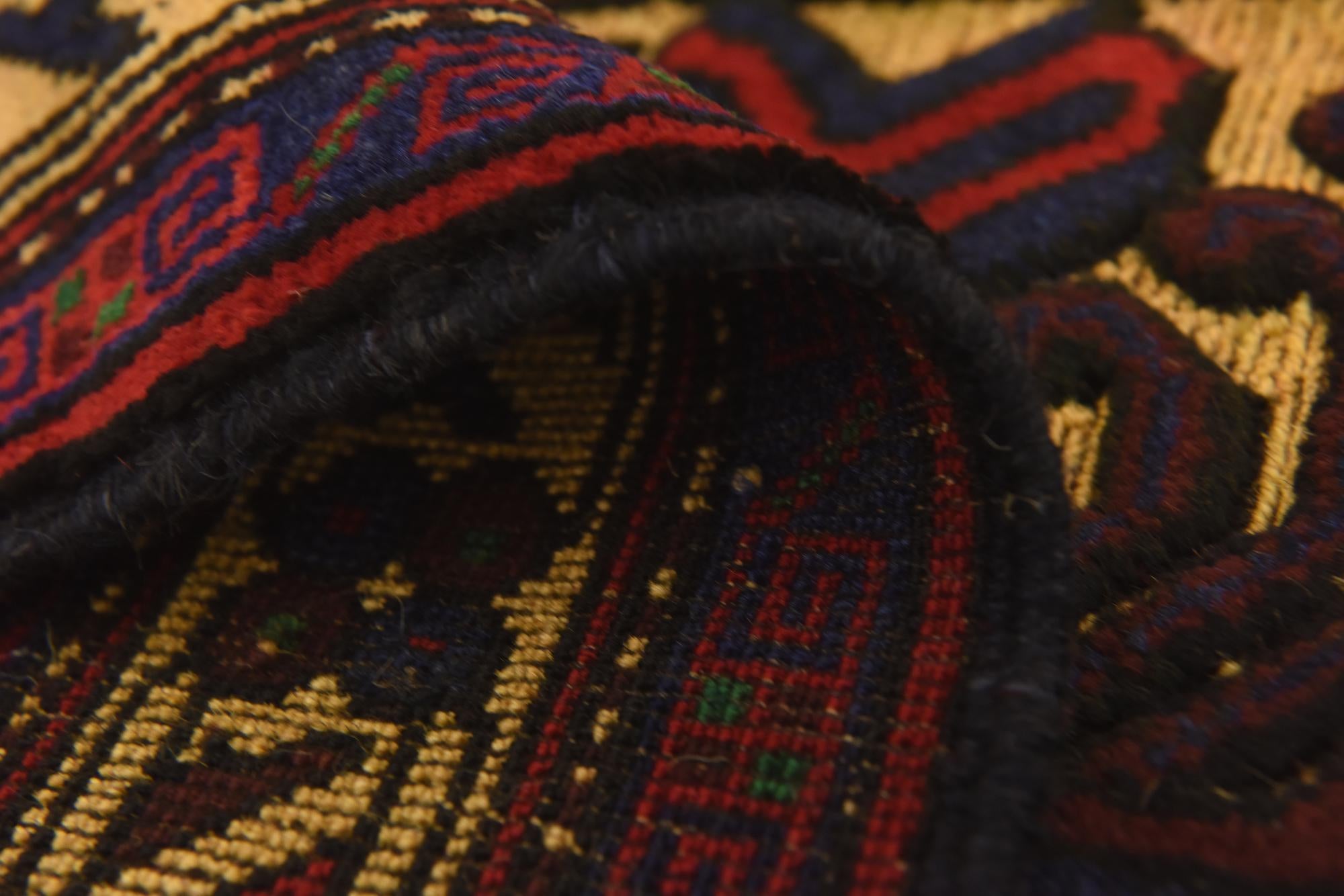 2' 8 x 4' 11 Hand Knotted Sumak Wool Rug