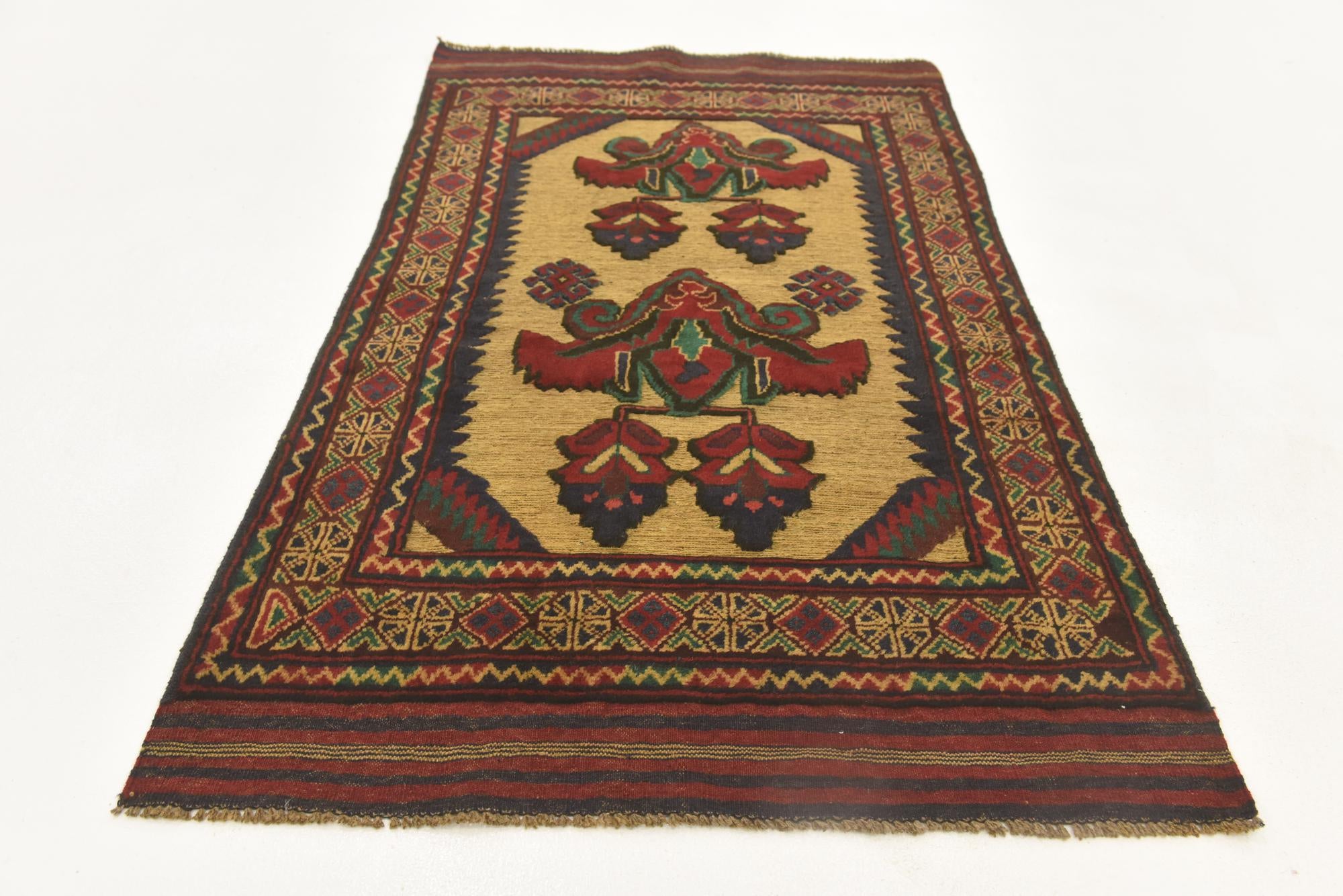 2' 9 x 4' 10 Hand Knotted Sumak Wool Rug