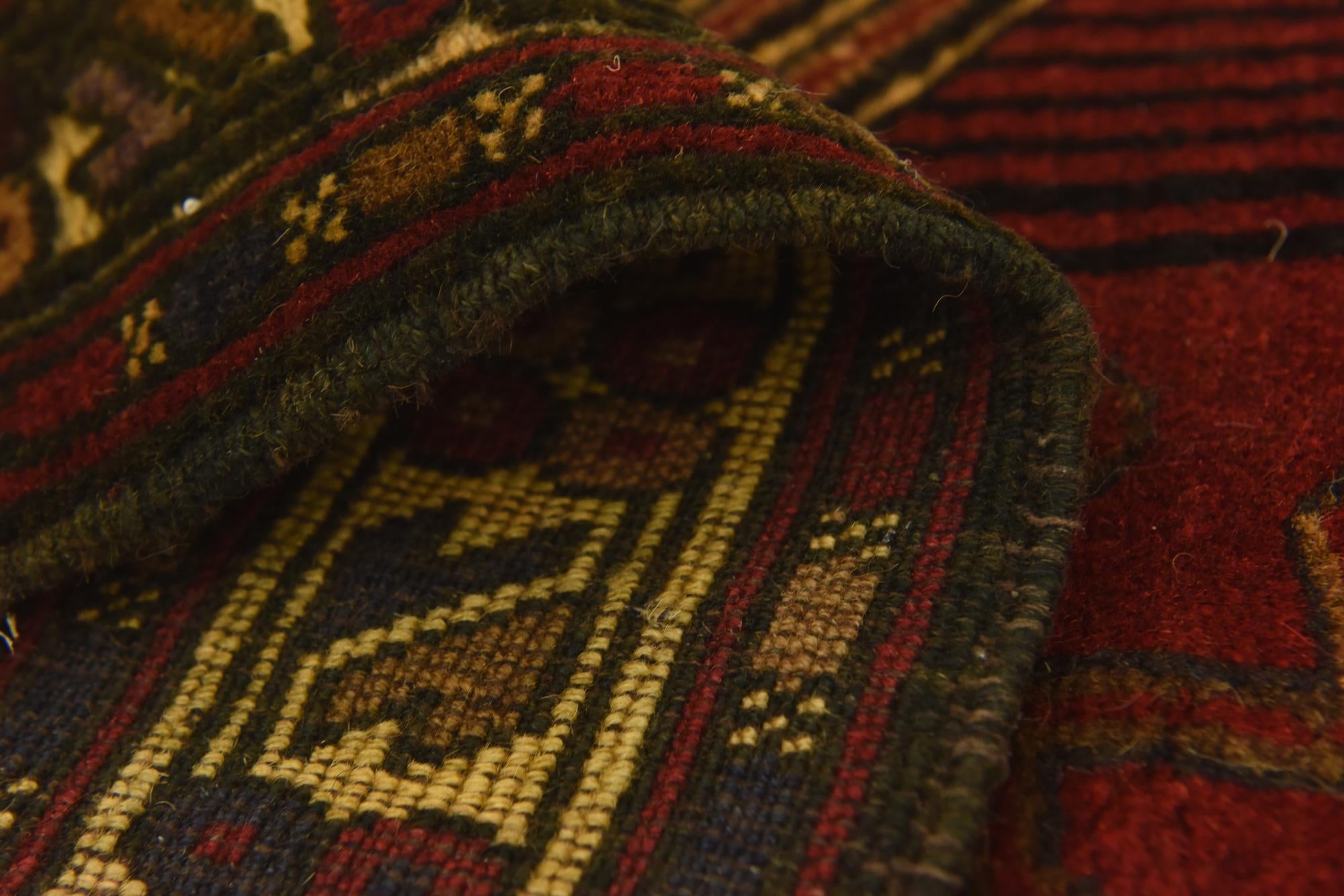 2' 8 x 4' 5 Hand Knotted Sumak Wool Rug