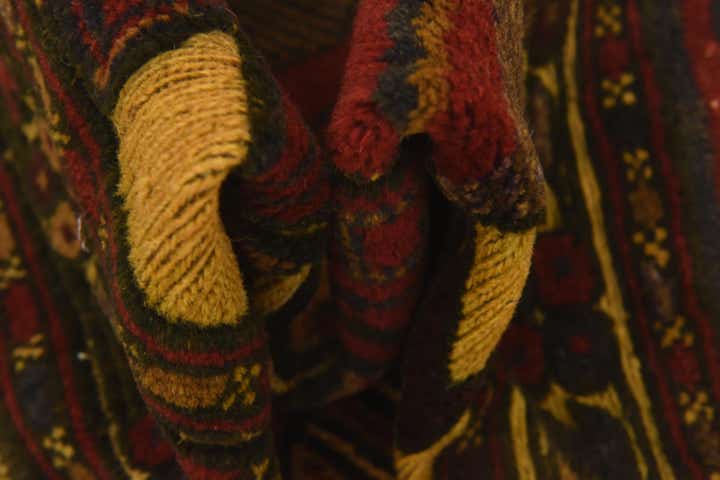 2' 8 x 4' 5 Hand Knotted Sumak Wool Rug
