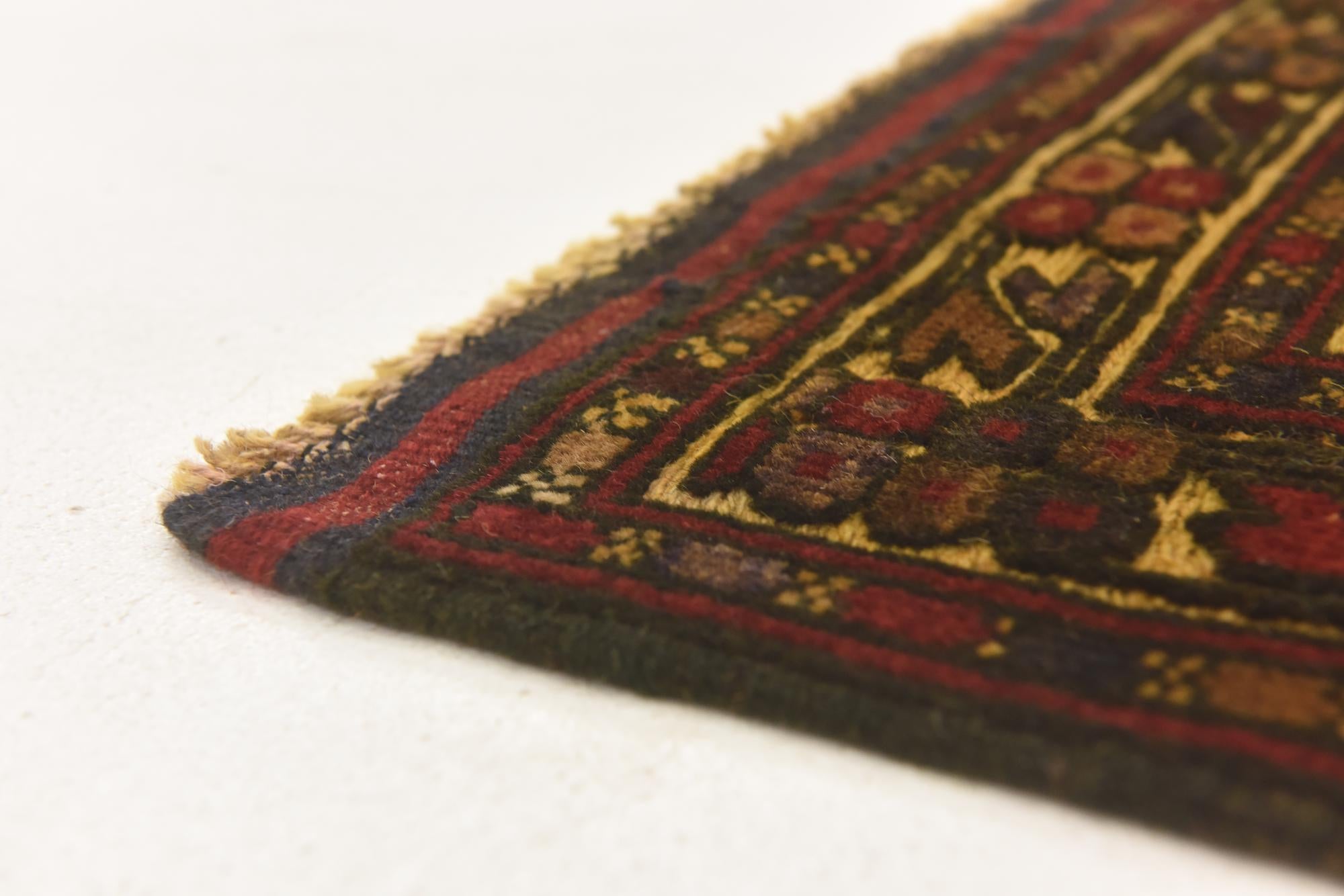2' 8 x 4' 5 Hand Knotted Sumak Wool Rug