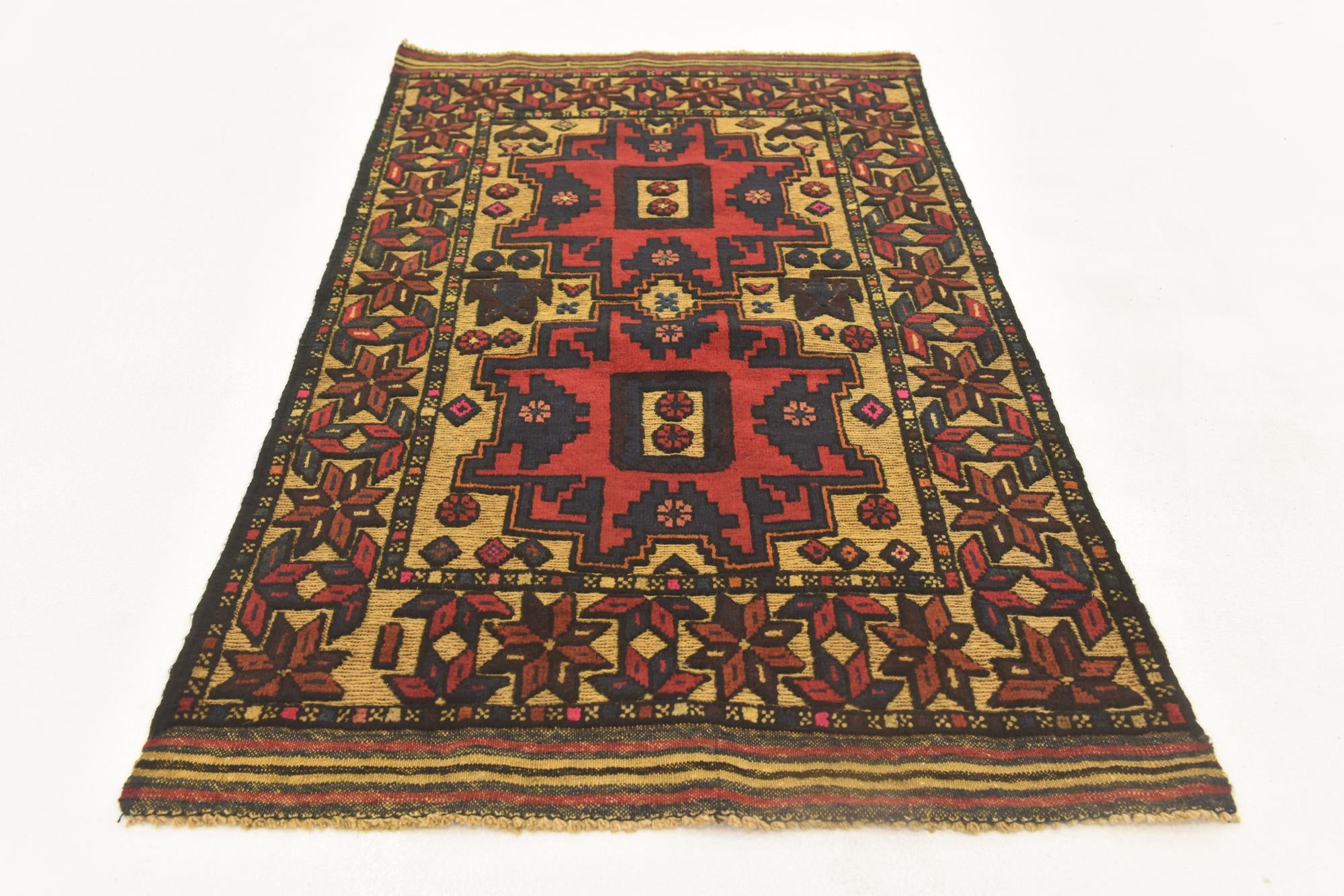 2' 8 x 4' 5 Hand Knotted Sumak Wool Rug