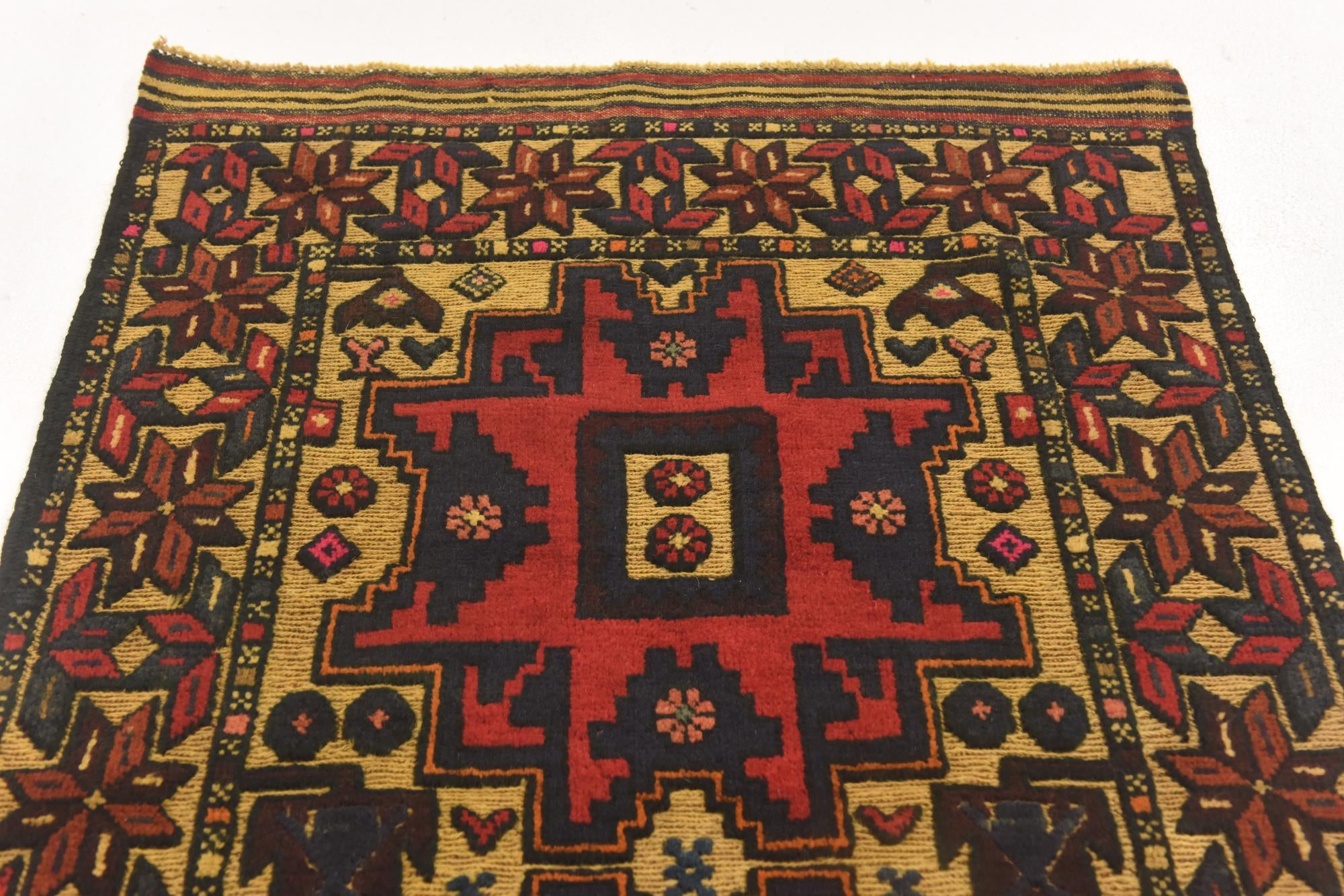 2' 8 x 4' 5 Hand Knotted Sumak Wool Rug