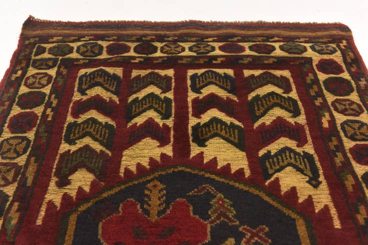 Detail image of 2' 9 x 4' 6 Hand Knotted Sumak Wool Rug
