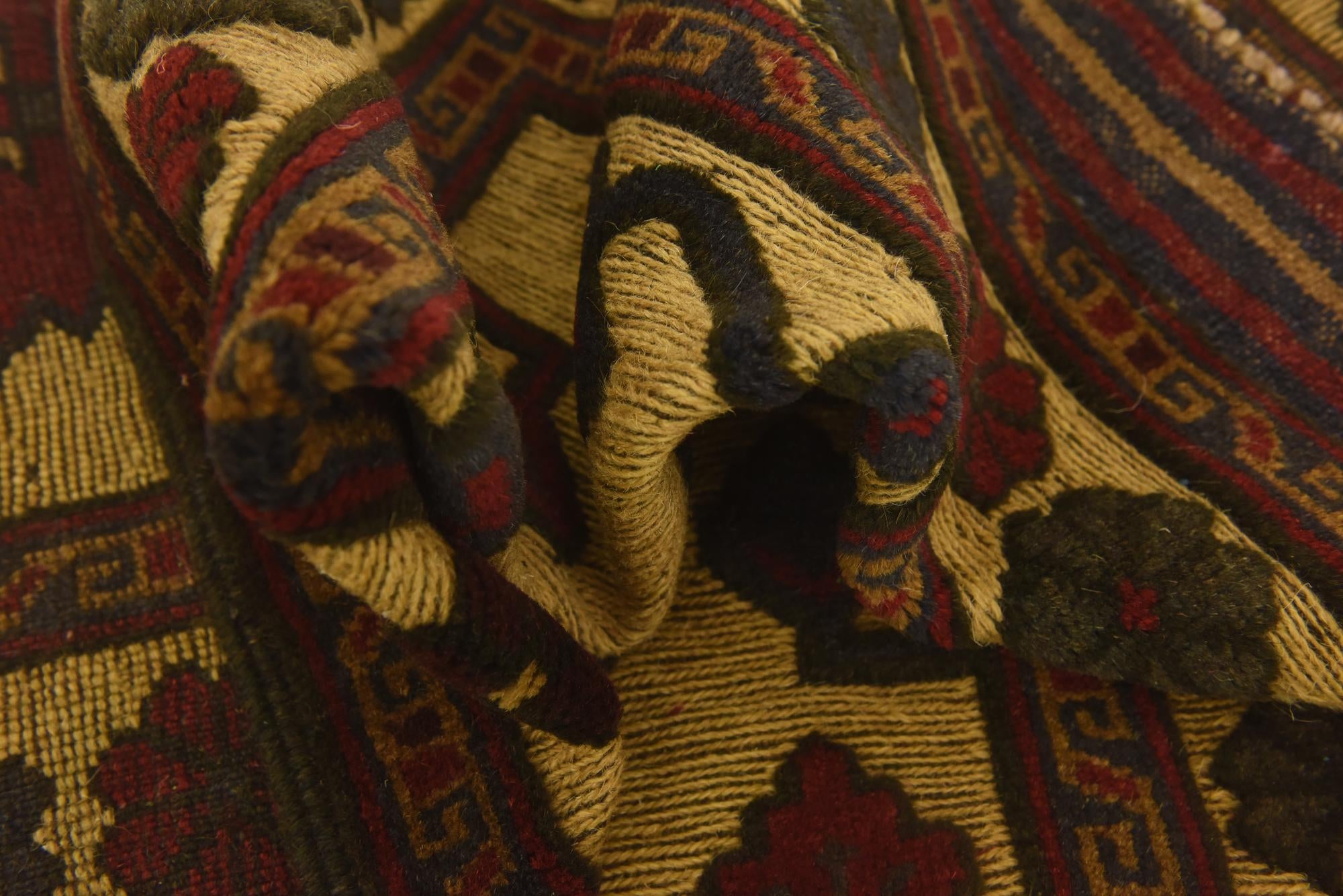 2' 10 x 4' 7 Hand Knotted Sumak Wool Rug