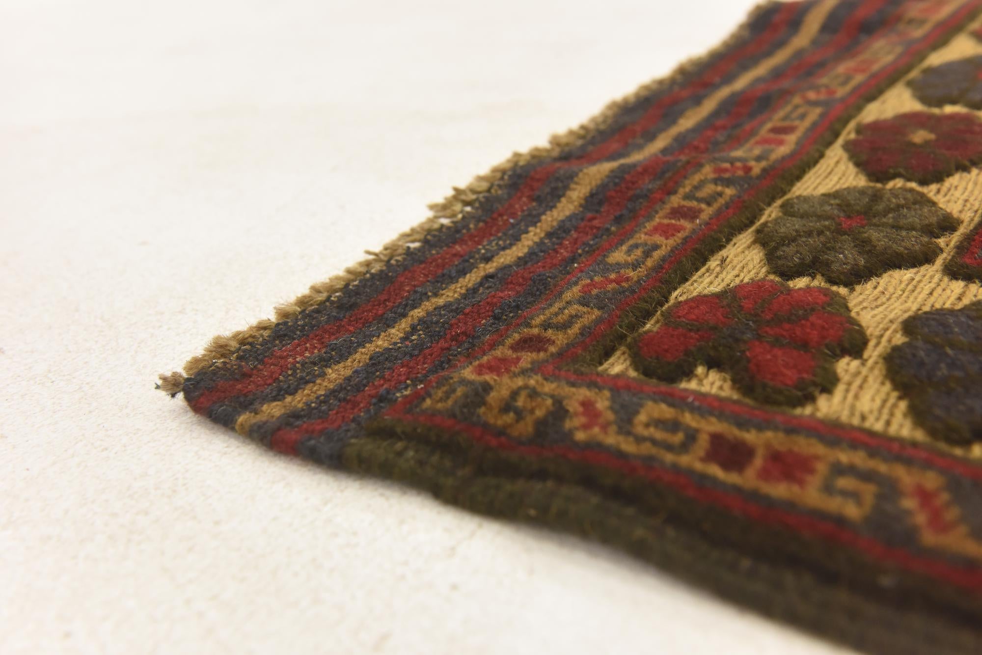 2' 10 x 4' 7 Hand Knotted Sumak Wool Rug