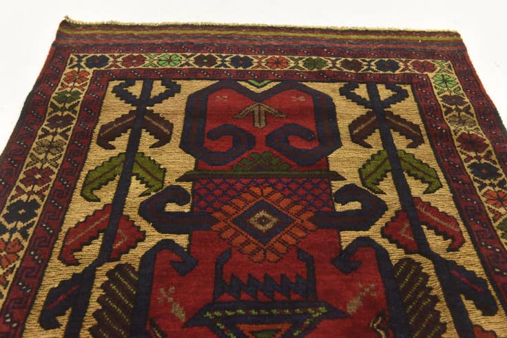 Detail image of 3' x 4' 10 Hand Knotted Sumak Wool Rug