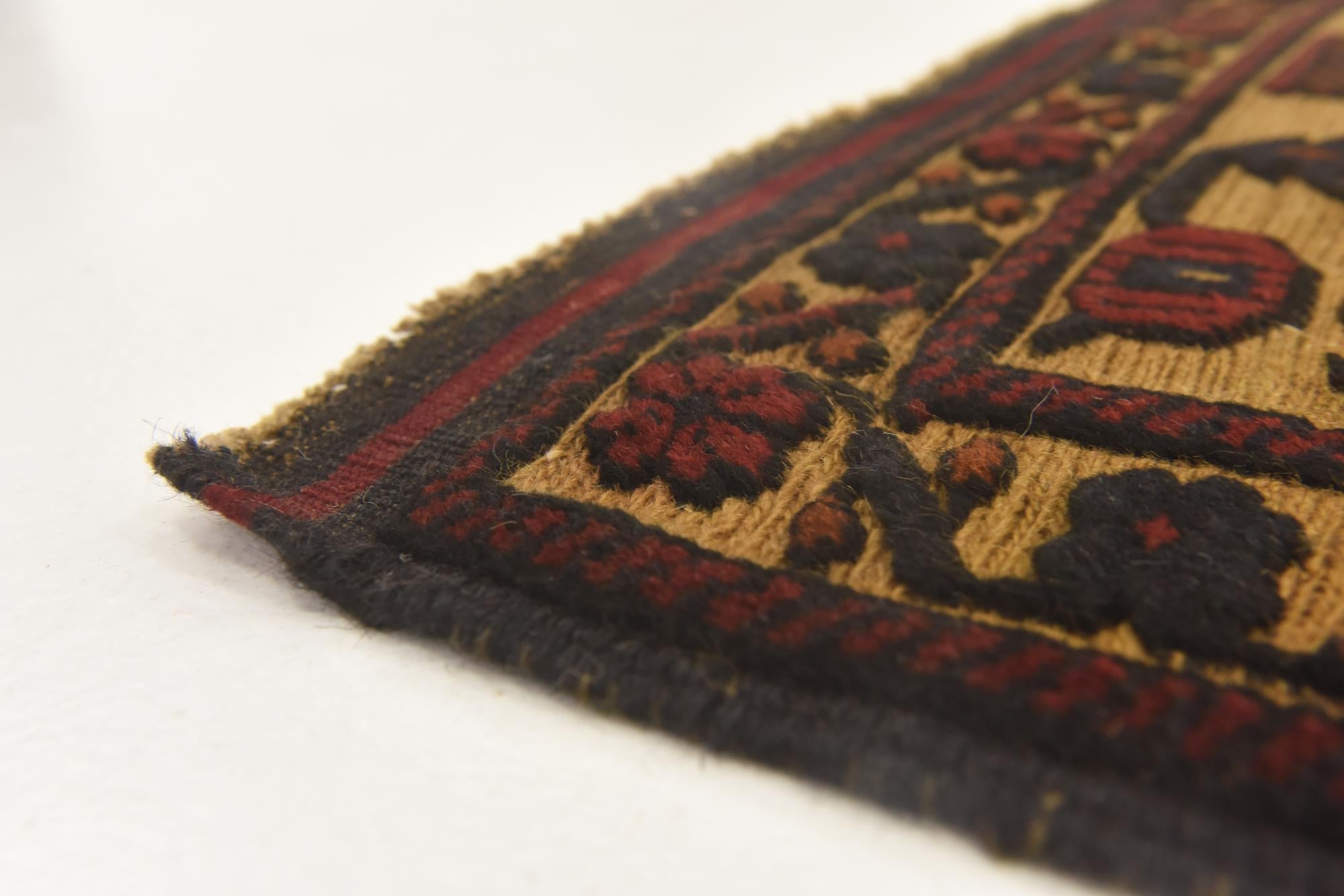 3' 1 x 5' Hand Knotted Sumak Wool Rug