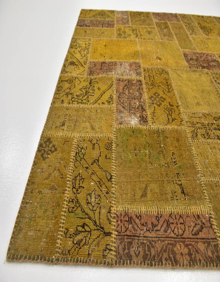 Detail image of 5' 4 x 6' 10 Hand Knotted Ultra Vintage Persian Wool Rug