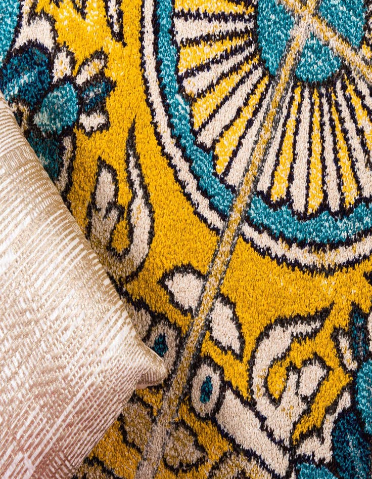 Detail image of 8' x 8'  Washable Casablanca Round Rug