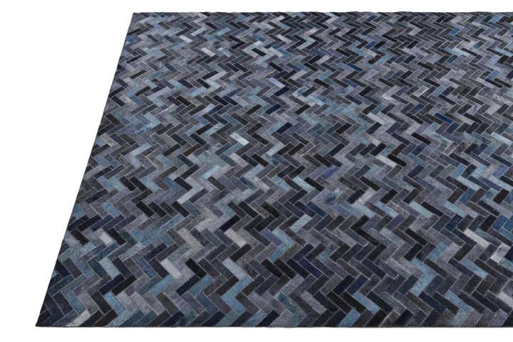 5' 1 x 8' Cowhide Rug