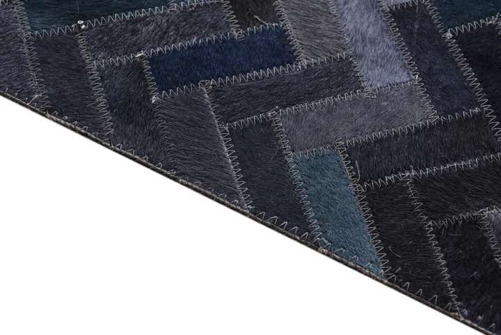 5' 2 x 8' Cowhide Rug