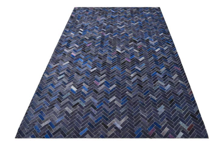 Detail image of 5' x 7' 10 Cowhide Rug