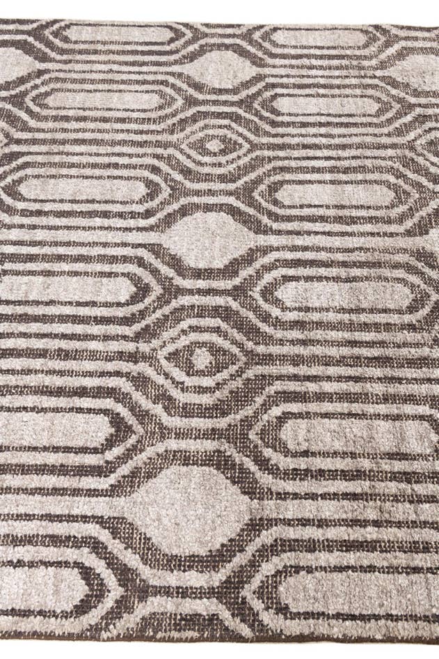 Detail image of 4' 9 x 8' Hand Knotted Darya Rug