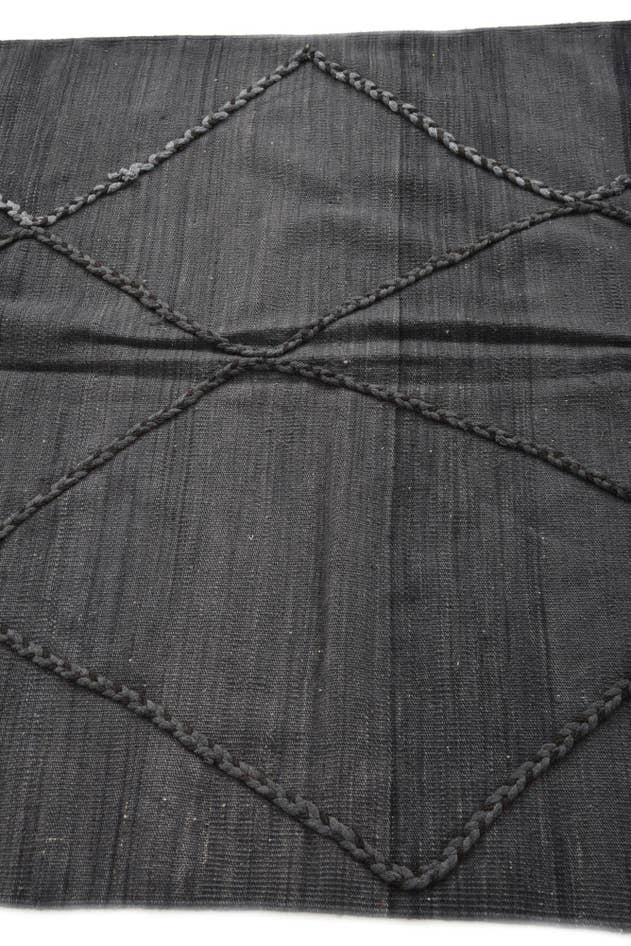 Detail image of 4' 2 x 5' 9 Hand Woven Kilim Modern Wool Rug