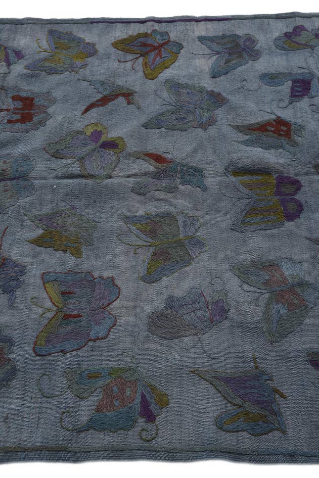 Detail image of 4' 7 x 6' 4 Hand Woven Kilim Suzani Wool Rug