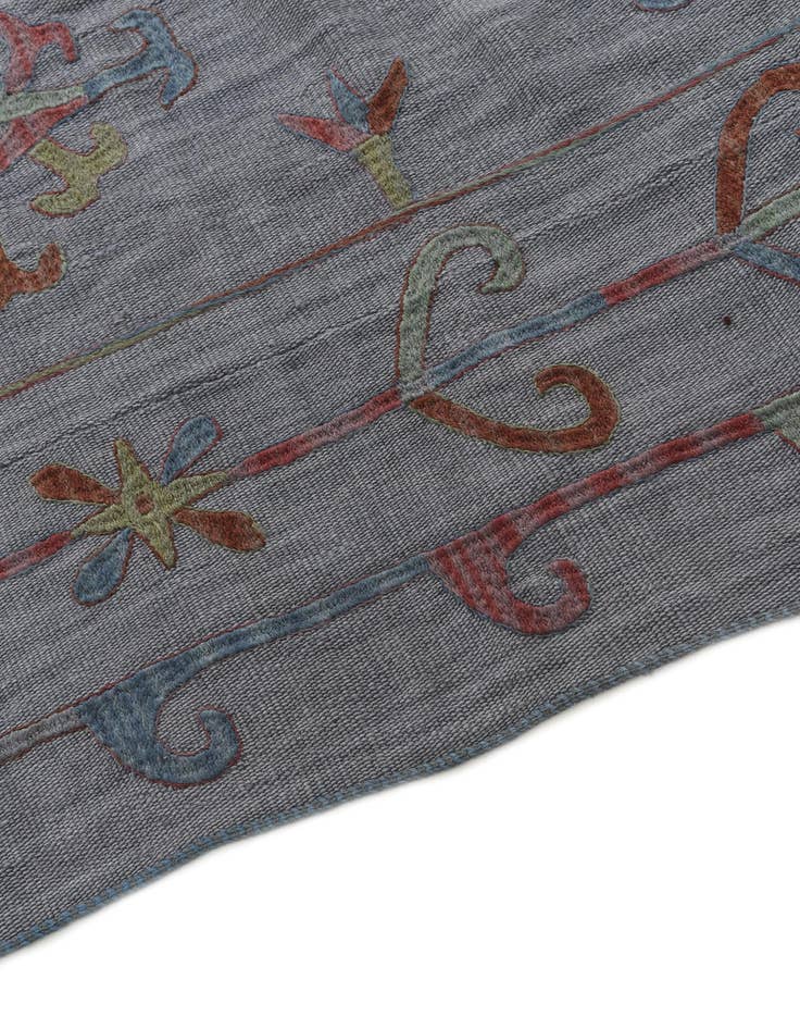 Detail image of 5' 5 x 7' 10  Hand Woven Kilim Suzani Wool Rug