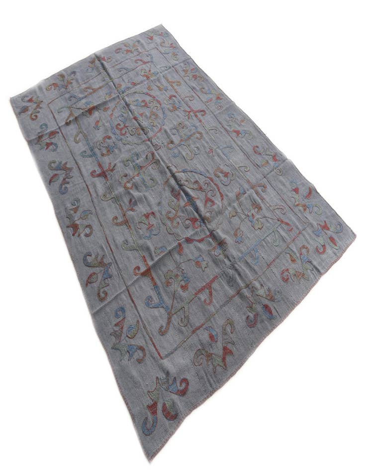 Detail image of 5' 6 x 7' 10  Hand Woven Kilim Suzani Wool Rug